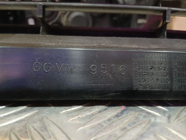 bontott VW BORA Hűtőrács