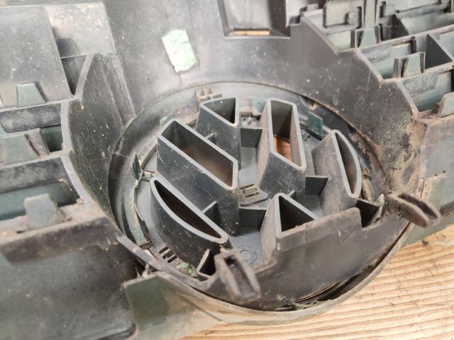 bontott VW BORA Hűtőrács