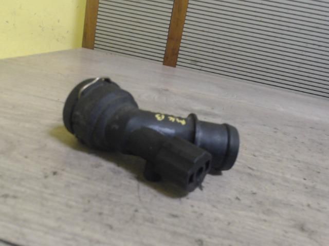 bontott VW BORA Hűtővíz Elosztó Cső