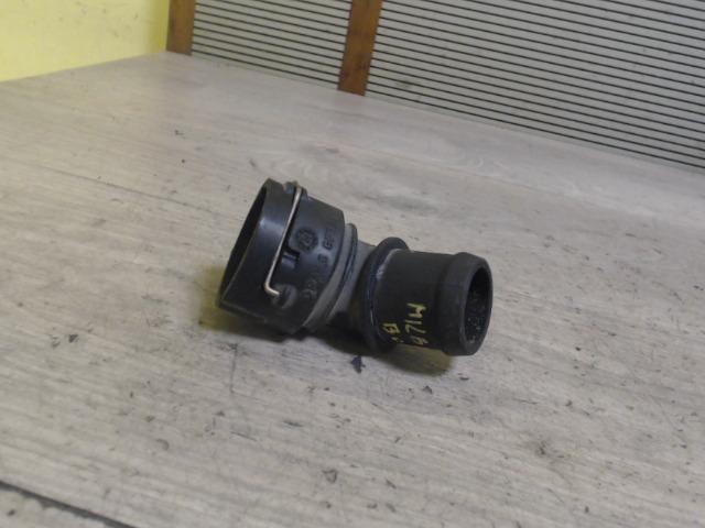 bontott VW BORA Hűtővíz Elosztó Cső