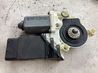 bontott VW BORA Jobb első Ablakemelő Motor