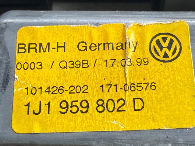 bontott VW BORA Jobb első Ablakemelő Motor