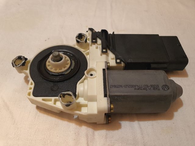bontott VW BORA Jobb első Ablakemelő Motor