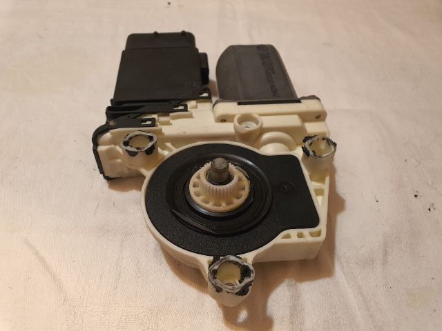 bontott VW BORA Jobb első Ablakemelő Motor