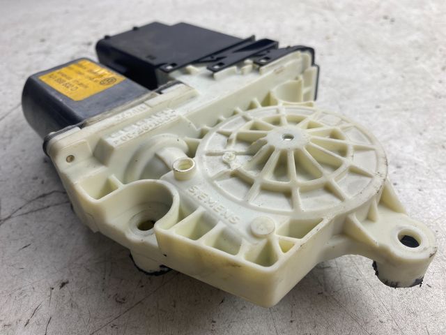 bontott VW BORA Jobb első Ablakemelő Motor