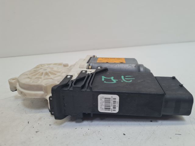 bontott VW BORA Jobb első Ablakemelő Motor