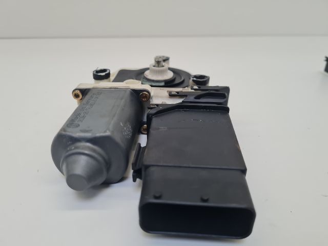 bontott VW BORA Jobb első Ablakemelő Motor