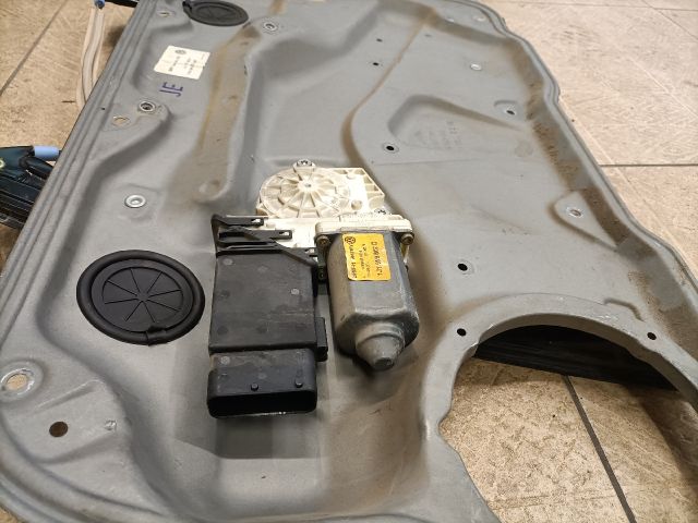 bontott VW BORA Jobb első Ablakemelő Szerkezet (Elektromos)