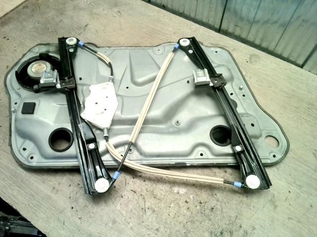 bontott VW BORA Jobb első Ablakemelő Szerkezet (Elektromos)