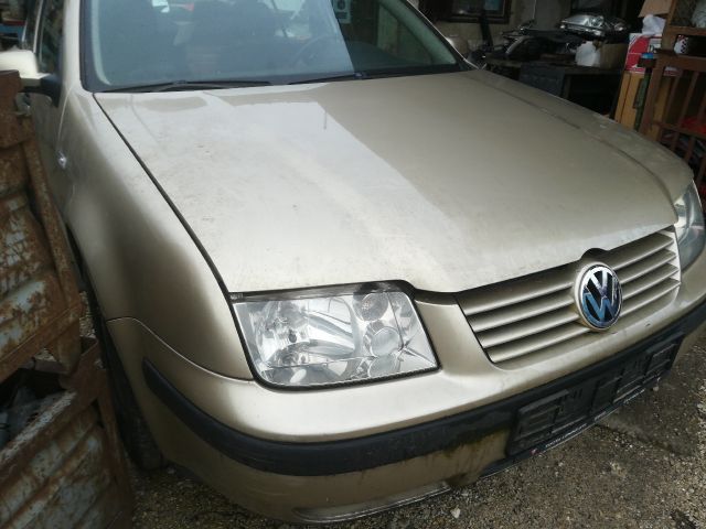 bontott VW BORA Jobb első Ajtó (Részeivel)