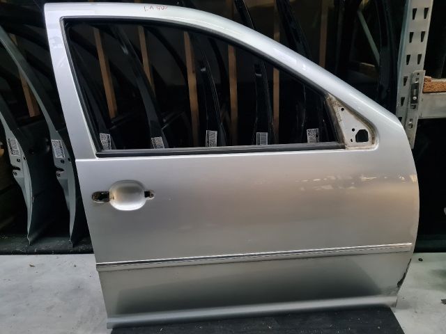 bontott VW BORA Jobb első Ajtó (Üres lemez)