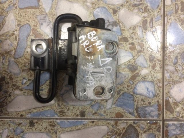 bontott VW BORA Jobb első Alsó Zsanér