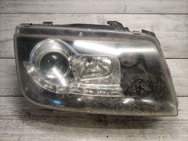 bontott VW BORA Jobb Fényszóró