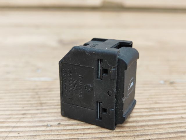 bontott VW BORA Jobb hátsó Ablakemelő Kapcsoló