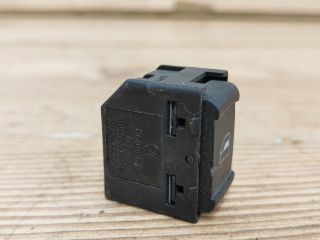 bontott VW BORA Jobb hátsó Ablakemelő Kapcsoló