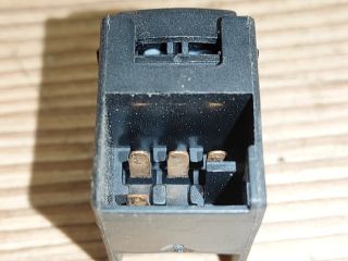 bontott VW BORA Jobb hátsó Ablakemelő Kapcsoló