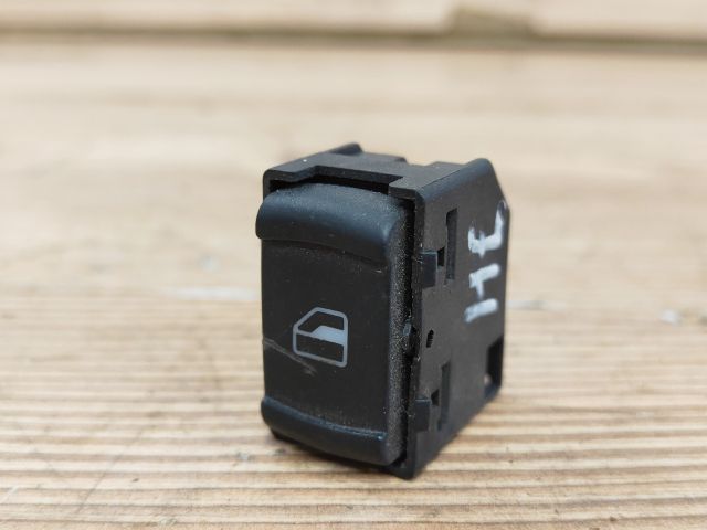 bontott VW BORA Jobb hátsó Ablakemelő Kapcsoló