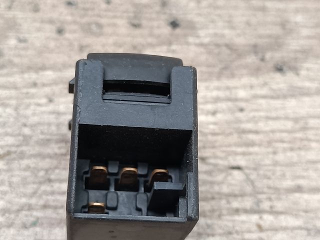 bontott VW BORA Jobb hátsó Ablakemelő Kapcsoló