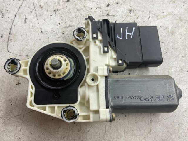 bontott VW BORA Jobb hátsó Ablakemelő Motor