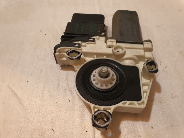 bontott VW BORA Jobb hátsó Ablakemelő Motor