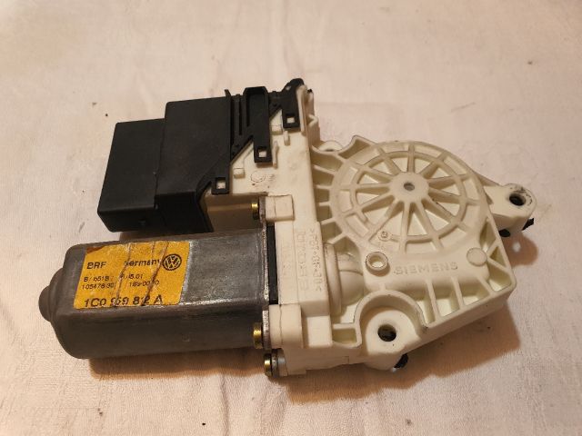 bontott VW BORA Jobb hátsó Ablakemelő Motor