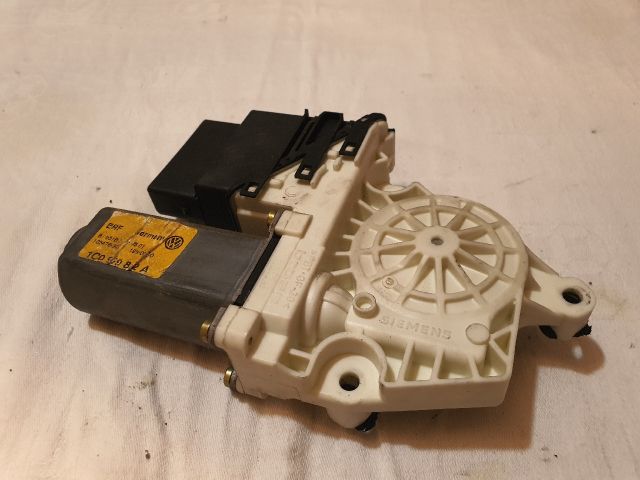 bontott VW BORA Jobb hátsó Ablakemelő Motor