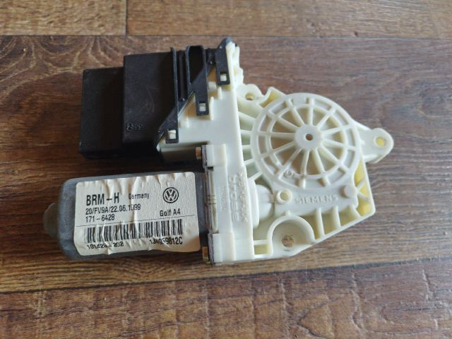 bontott VW BORA Jobb hátsó Ablakemelő Motor