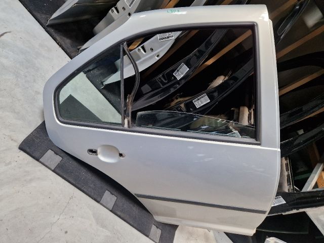 bontott VW BORA Jobb hátsó Ajtó (Üres lemez)