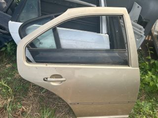 bontott VW BORA Jobb hátsó Ajtó (Üres lemez)