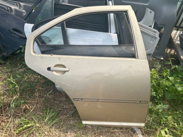 bontott VW BORA Jobb hátsó Ajtó (Üres lemez)