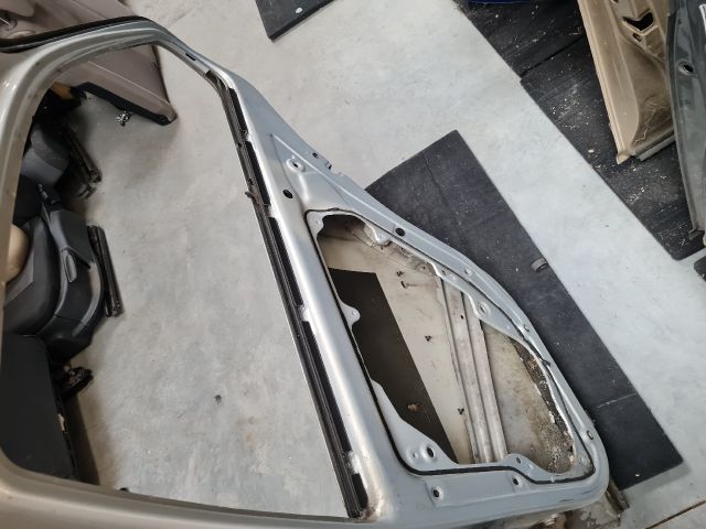 bontott VW BORA Jobb hátsó Ajtó (Üres lemez)