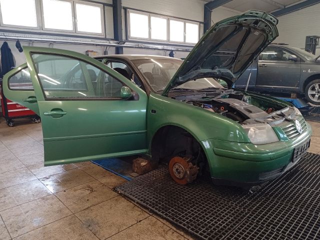 bontott VW BORA Jobb hátsó Felső Zsanér