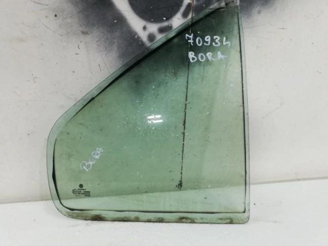 bontott VW BORA Jobb hátsó Fixüveg (Ajtóban)