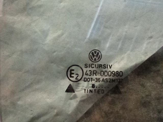 bontott VW BORA Jobb hátsó Fixüveg (Ajtóban)