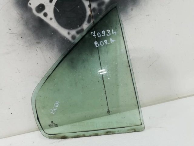 bontott VW BORA Jobb hátsó Fixüveg (Ajtóban)