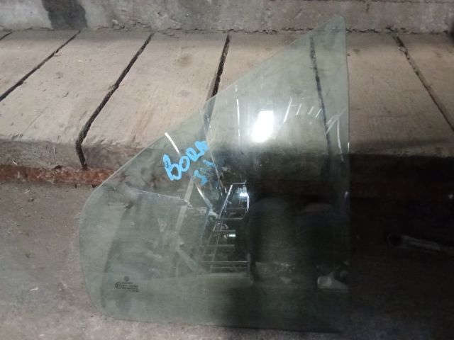 bontott VW BORA Jobb hátsó Fixüveg (Ajtóban)