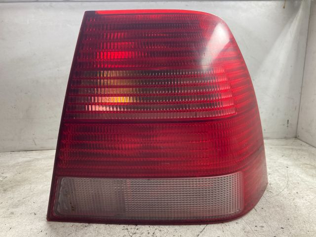 bontott VW BORA Jobb Hátsó Lámpa