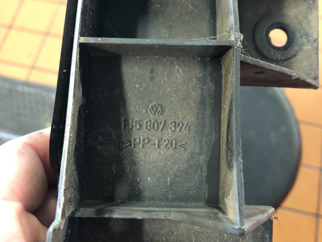 bontott VW BORA Jobb hátsó Lökhárító Tartó (Műanyag)