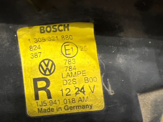 bontott VW BORA Jobb Xenon Fényszóró