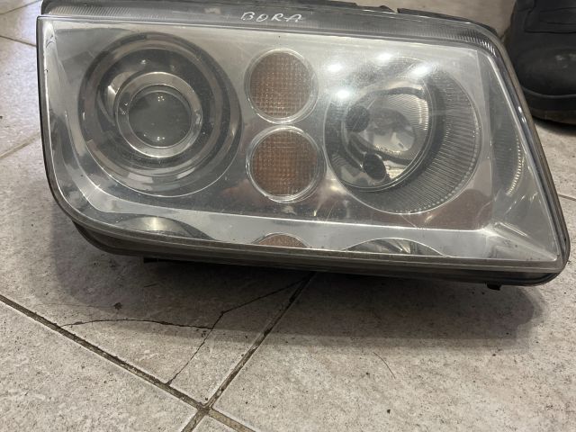 bontott VW BORA Jobb Xenon Fényszóró
