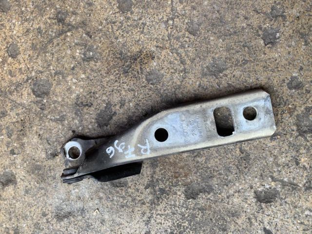 bontott VW BORA Motorháztető Jobb Zsanér