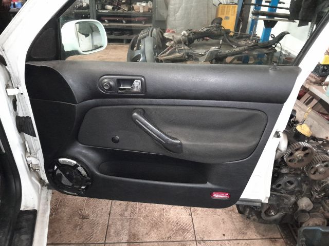 bontott VW BORA Motorháztető Nyitó Kar / Gomb