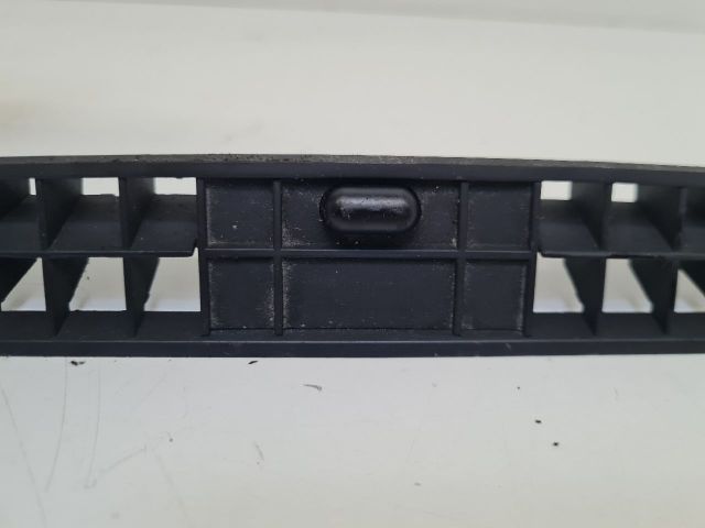 bontott VW BORA Szélvédő Alatti Műanyag Elem