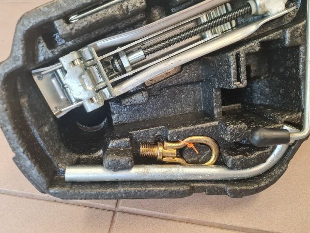 bontott VW BORA Szerszámkészlet