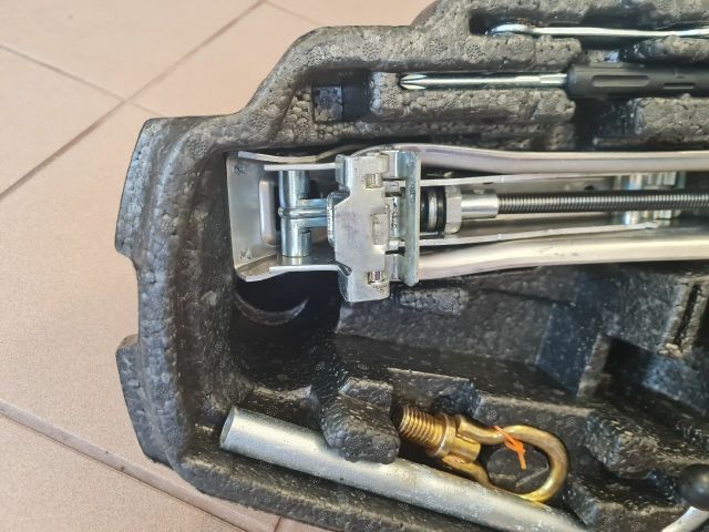 bontott VW BORA Szerszámkészlet