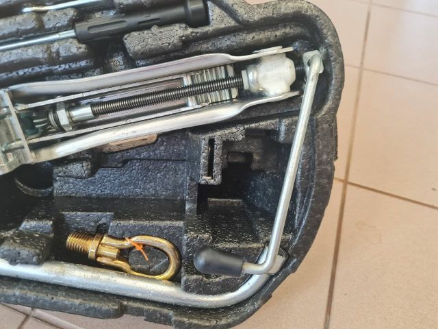 bontott VW BORA Szerszámkészlet