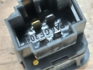 bontott VW BORA Tankajtó Nyitó Kar / Gomb