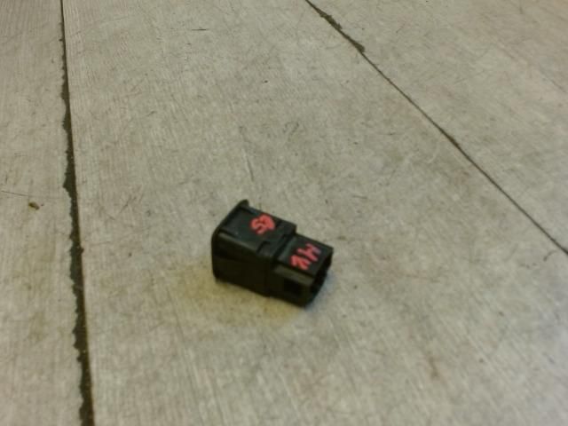 bontott VW BORA Tankajtó Nyitó Kar / Gomb