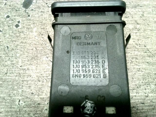 bontott VW BORA Vészvillogó Kapcsoló