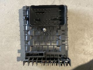 bontott VW CADDY Biztosítéktábla Motortér